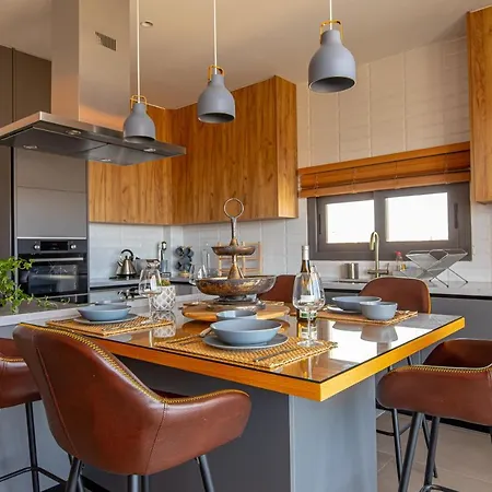 Eagles Nest- 2br Stylish, Free Park, Netflix * Limassol